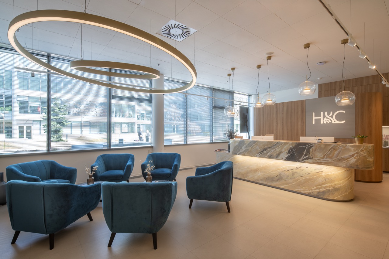 H&C reception with marble desk