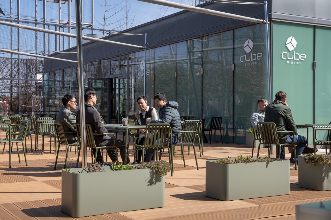 Outdoor terrace dining